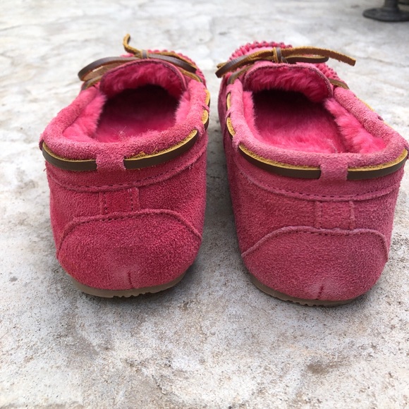 Minnetonka Slippers, Size 4 - Picture 5 of 8